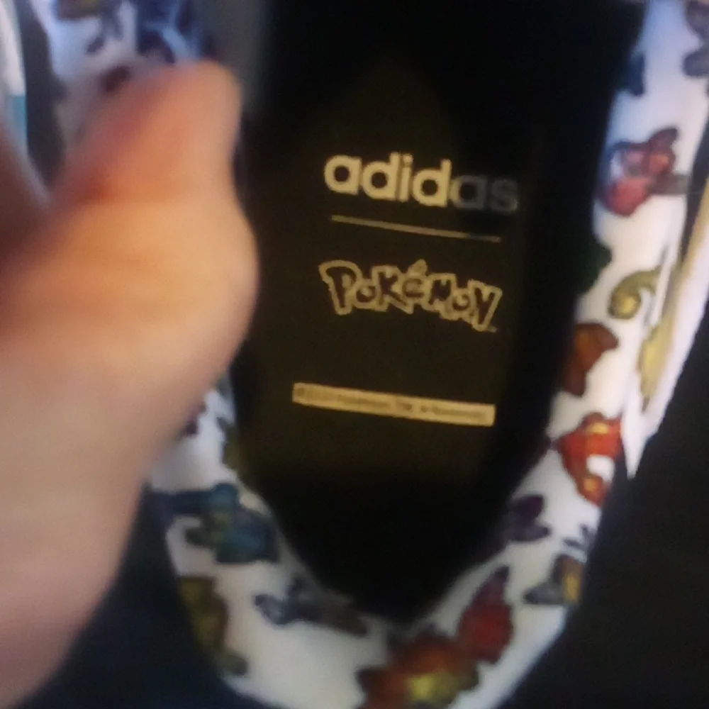 Adidas Kids White and Black Pokemon Pikachu Advantage Size 4 - Picture 5 of 10
